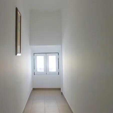 Baia Do Sado Ii Apartment